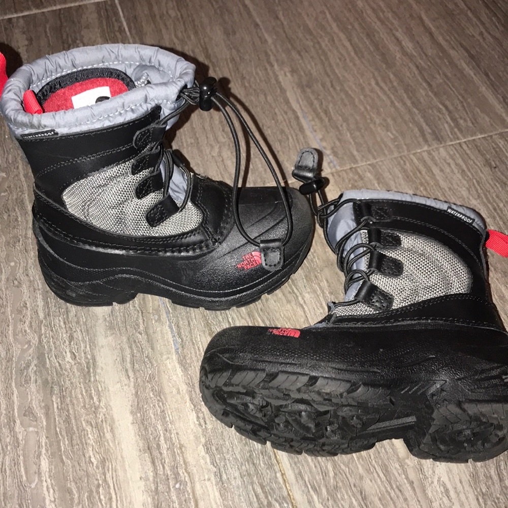 Boy’s North face Snow boots